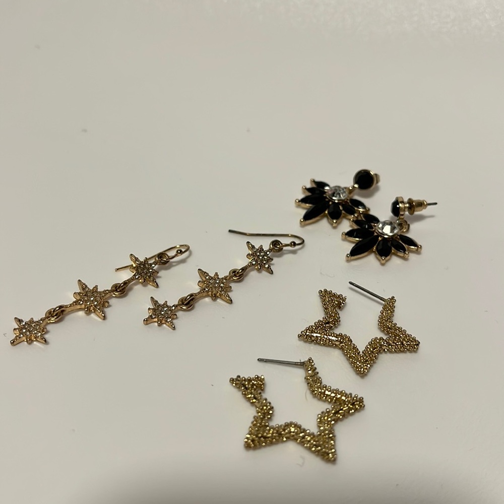 3 pairs of earrings for the price of 1